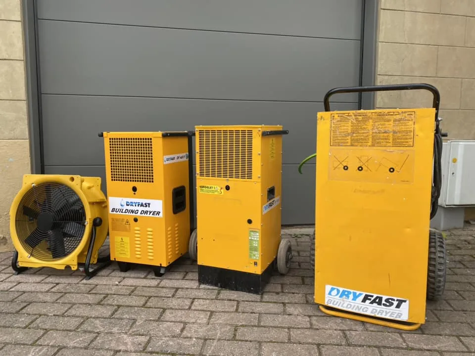 Volledige gamme van Dryfast apparatuur: ventilator, DF400, DF400F en DF800 beschikbaar voor verhuur